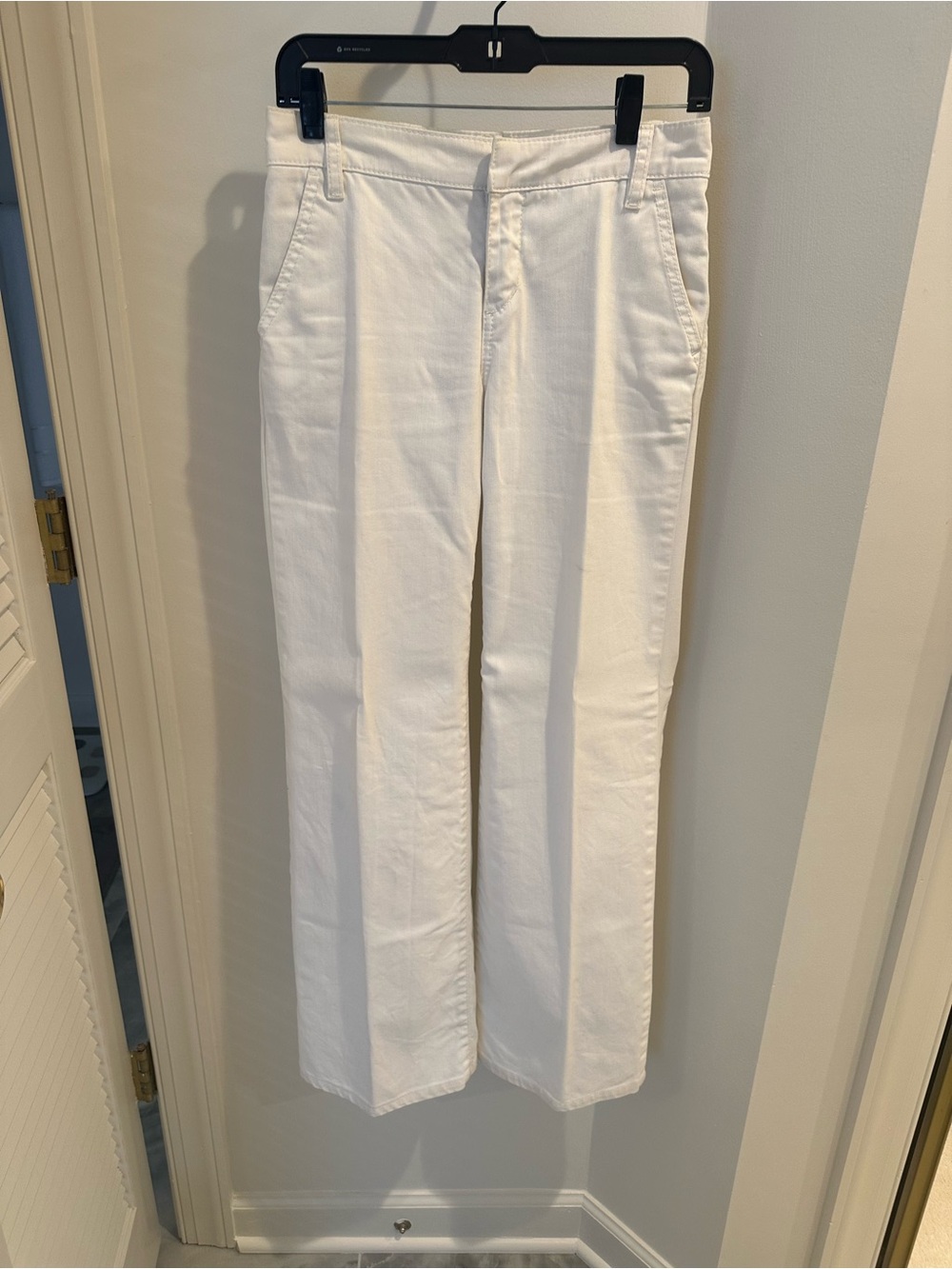 BCBG MAXAZRIA, creme jeans!